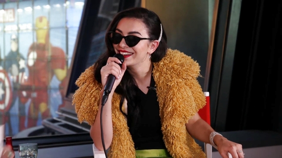 Read more about the article Charli XCX Talks Upcoming Performance at the 2014 American Music Awards – AMAs 2014